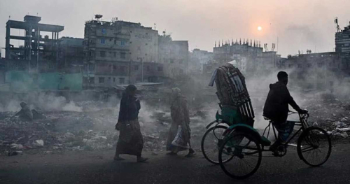 বায়ুদূষণে বিশ্বে শীর্ষে রাজধানী ঢাকা