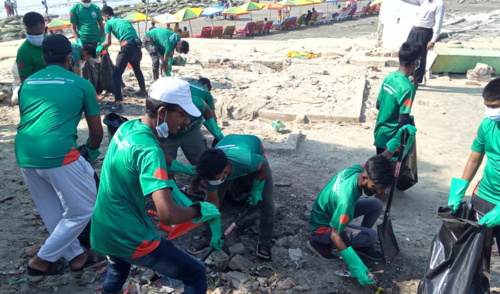 বিডি ক্লিনের উদ্যোগে কুয়াকাটা সৈকত পরিষ্কারে অভিযান