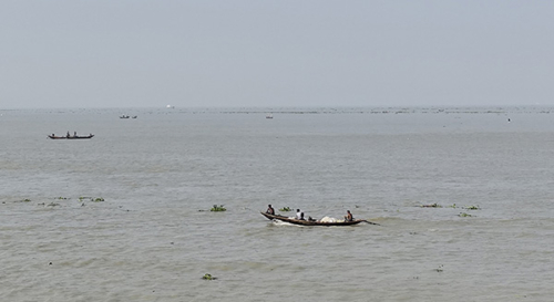 মেঘনা নদীতে ধাক্কায় ১১ জেলেসহ ট্রলার ডুবি, নিখোঁজ ১