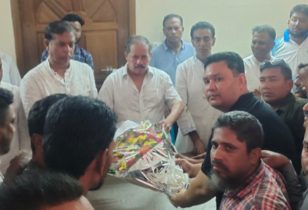 বরিশাল সদর-০৫ আসনে বিএনপি প্রার্থী সরোয়ারকে যুবদলের ফুলেল শুভেচ্ছা