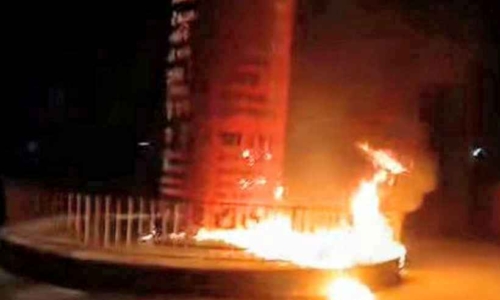 বরগুনায় জুলাই শহীদ স্মৃতিস্তম্ভে পেট্রল বোমা মেরে অগ্নিসংযোগ