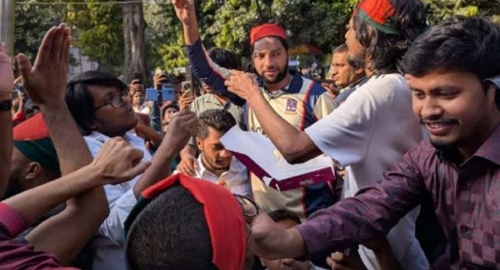 শেখ হাসিনার মৃত্যুদন্ডের রায়ে জনতার উল্লাস