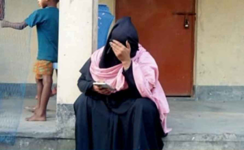 টানা ৯ দিন অনশন করে বয়সে ৭ বছরের ছোট প্রেমিককে বিয়ে