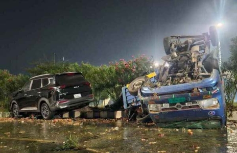 মধ্যরাতে ৩০০ ফিটে ধনীর দুলালদের তান্ডব চলছেই