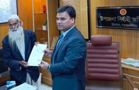 ভিক্ষুক মুনসুরও এমপি হতে চান, জমা দিলেন মনোনয়নপত্র