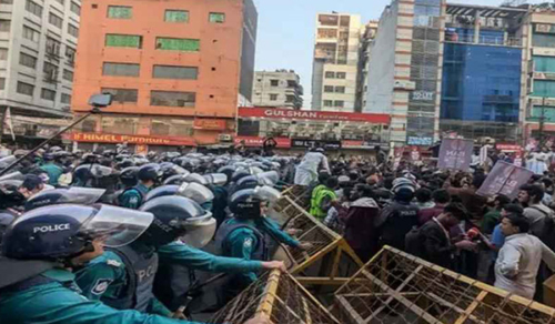 পুলিশ বাধায় আটকাল ‘মার্চ টু ইন্ডিয়ান হাইকমিশন’ কর্মসূচি