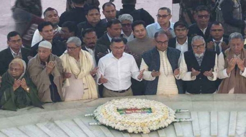 দীর্ঘ ১৯ বছর পর বাবার কবর জিয়ারত করলেন তারেক রহমান