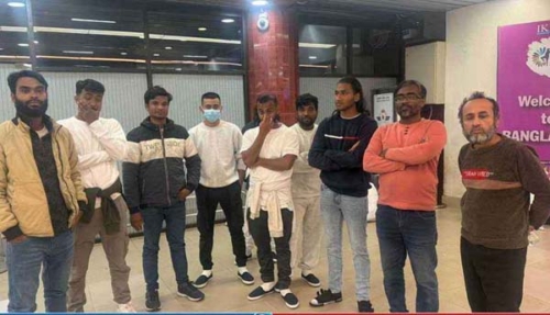 আরও ৩১ বাংলাদেশিকে ফেরত পাঠাল স্বপ্নের আমেরিকা , হাতে হ্যান্ডকাফ ও শরীরে শেকল