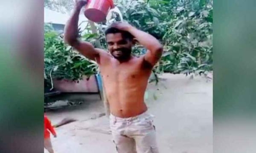 স্ত্রীকে তালাক দিয়ে দুধ দিয়ে গোসল