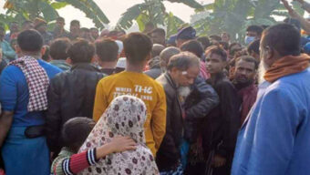 রাস্তার পাশে মাথাবিহীন লাশ