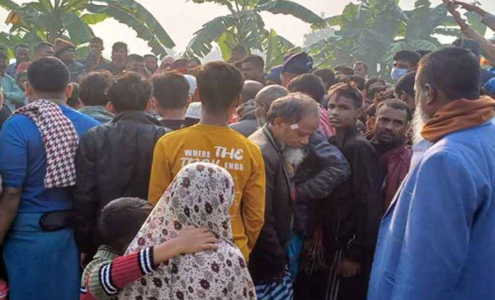 রাস্তার পাশে মাথাবিহীন লাশ