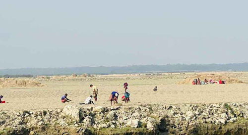 চরাঞ্চলে তরমুজ চাষে অর্থনৈতিক বৃদ্ধি, বদলাচ্ছে কৃষকের জীবন