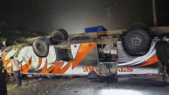 ঢাকা-চট্টগ্রাম মহাসড়কে বাস উল্টে নিহত ২