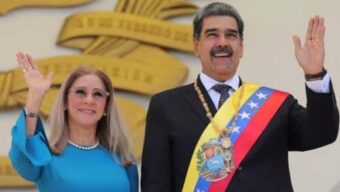 রাতের আঁধারে ভেনেজুয়েলায় মার্কিন হামলা, প্রেসিডেন্টকে সস্ত্রীক ধরেনিয়েগেছে সৈন্যরা