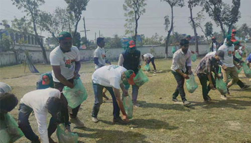 জামায়াতের সমাবেশের পর বর্জ্য পরিষ্কার করল বিএনপি