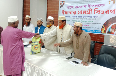 দুই শতাধিক ব্যক্তিকে ইফতার সামগ্রী দিল শ্রমিক কল্যাণ ফেডারেশন