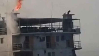 দৌলতদিয়ায় ফেরিতে আগুন আতঙ্ক