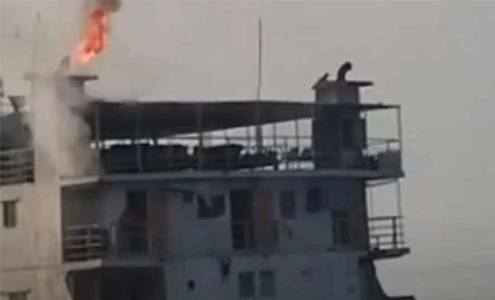 দৌলতদিয়ায় ফেরিতে আগুন আতঙ্ক