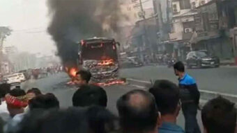 যাত্রীবাহী বাসে আগুন