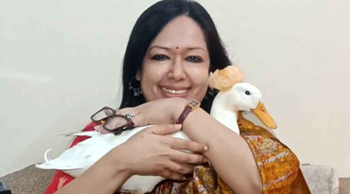 জিতে হাঁস কোলে নিয়ে যা বললেন রুমিন ফারহানা