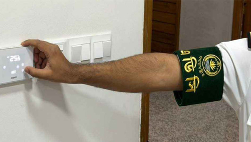 নিজ দপ্তরের অর্ধেক লাইট ও এসি কমালেন প্রধানমন্ত্রী